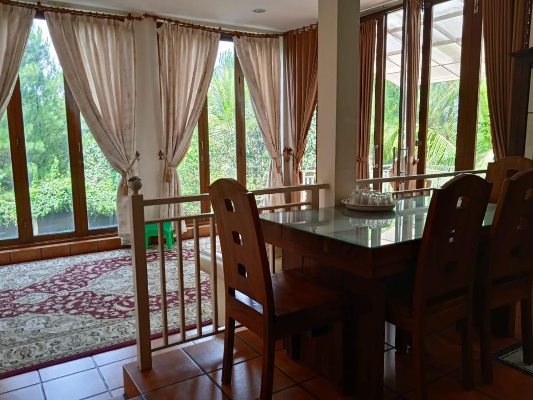 Villa Gathering Yuni Syahla Citaringgul Esterno foto